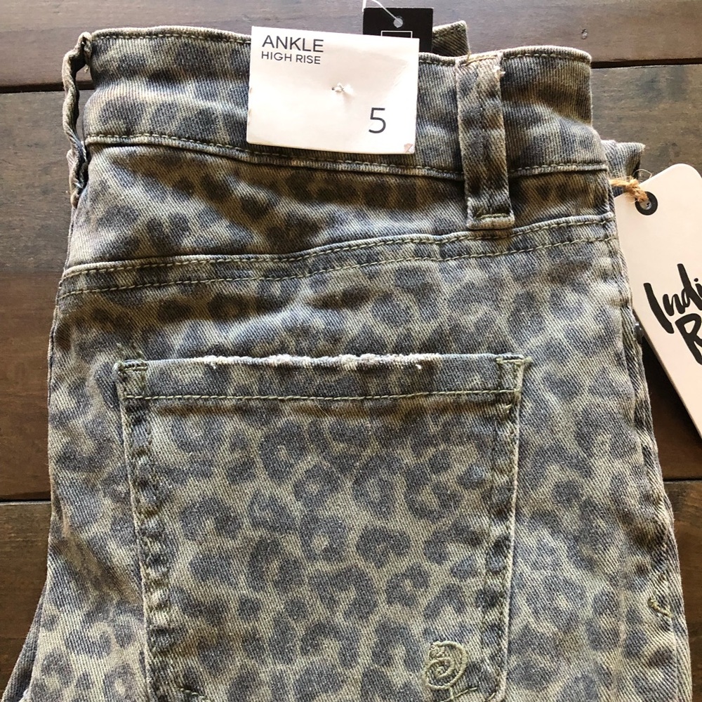 Indigo Rein Leopard Print Cropped Skinny Jeans - Picture 4 of 11